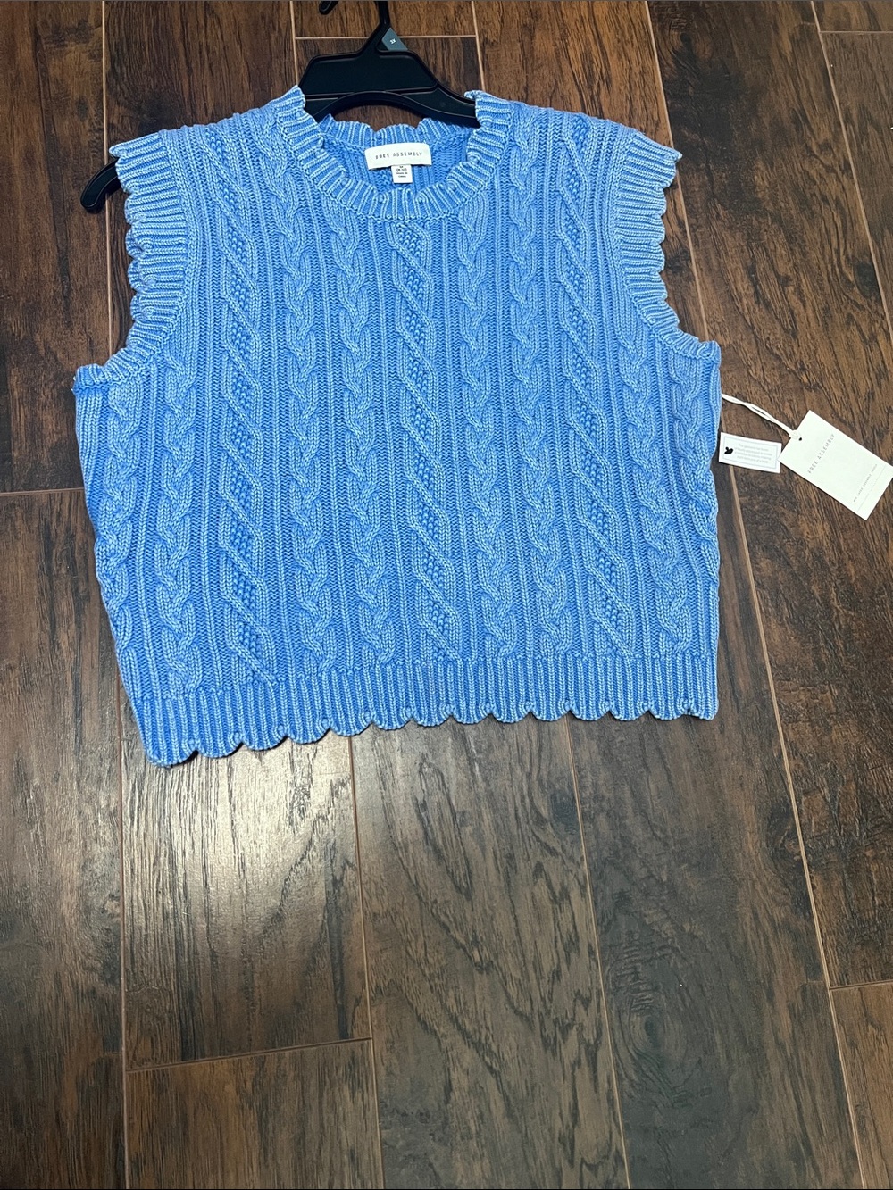 Free Assembly Medium NWT Blue Cable Knit Sleeveless Sweater Vest